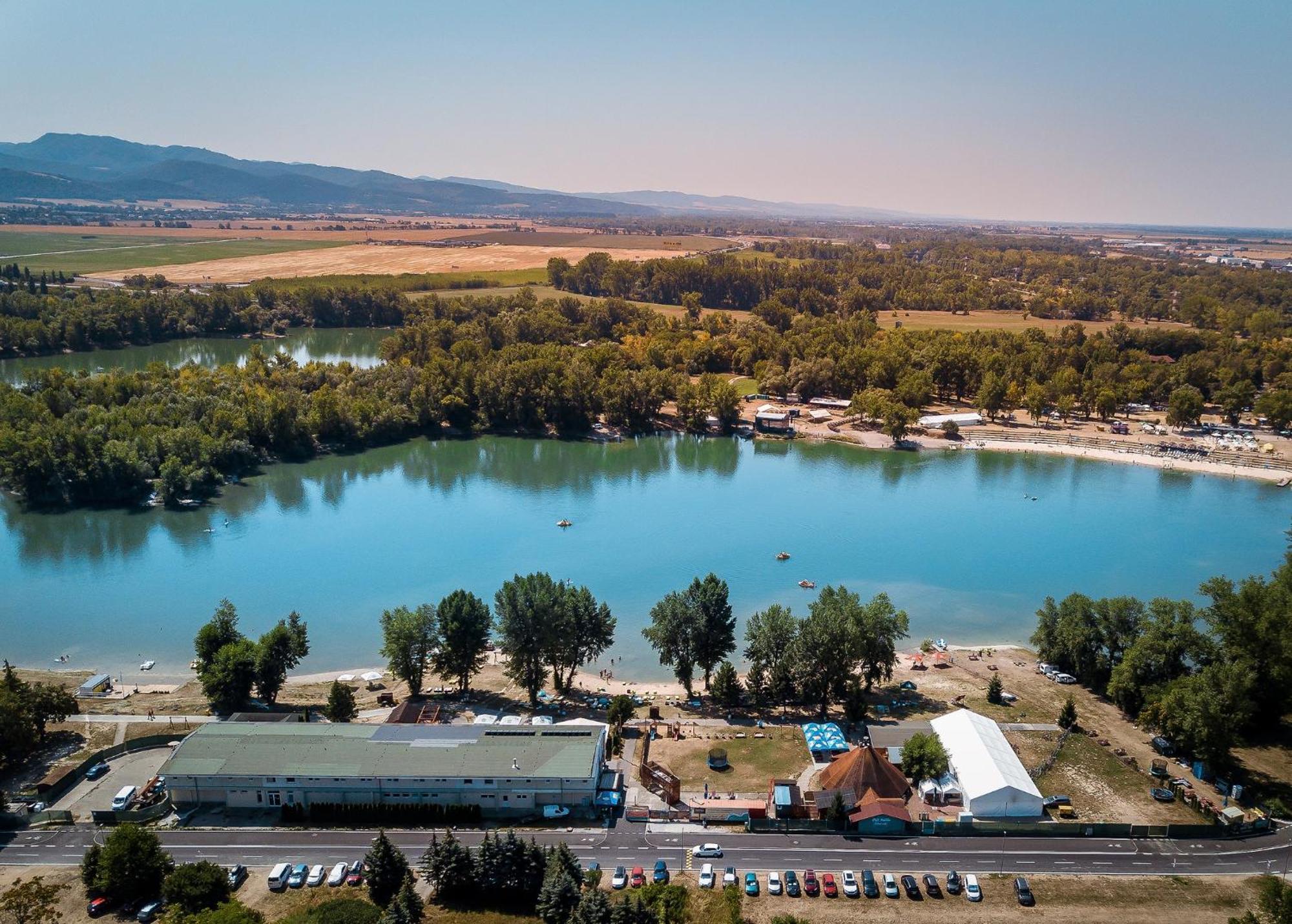 Penzion Adriana Nové Mesto nad Váhom Esterno foto