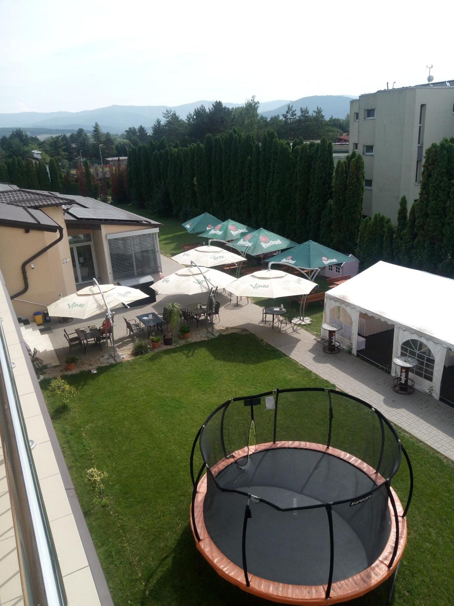 Penzion Adriana Nové Mesto nad Váhom Esterno foto