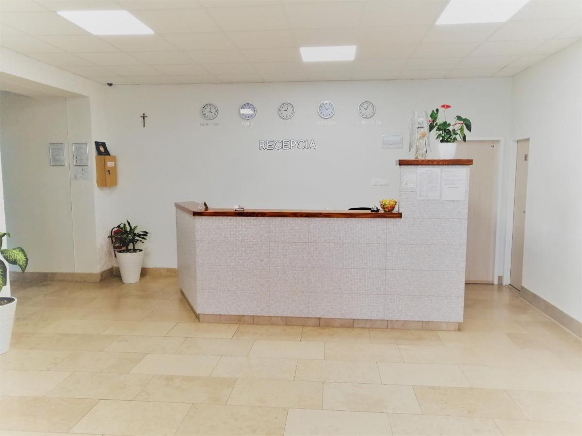 Penzion Adriana Nové Mesto nad Váhom Esterno foto