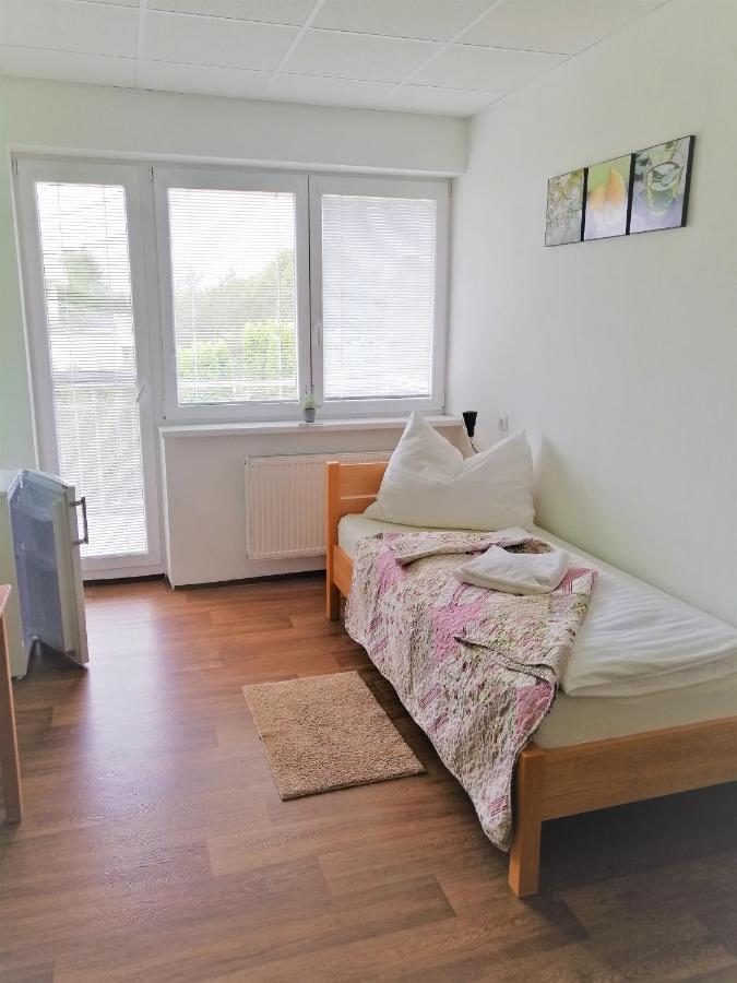 Penzion Adriana Nové Mesto nad Váhom Esterno foto